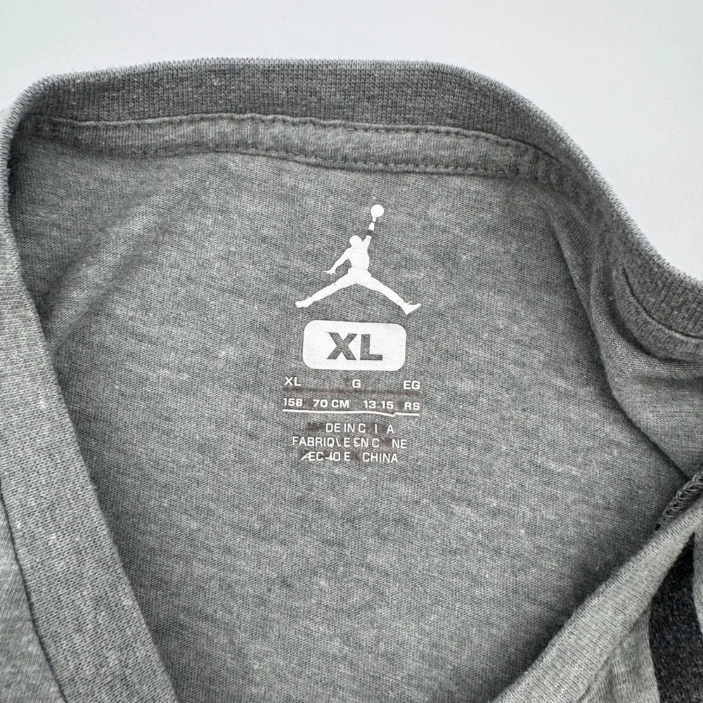 Jordan Flight T-Shirt Kids XL Gray Red Jumpman Logo Short Sleeve Tee